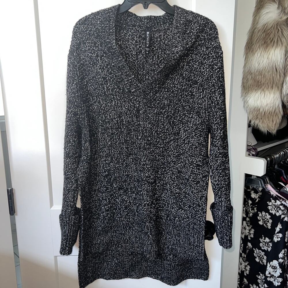 Athleta tunic sweater black white XS v-neck long sleeve